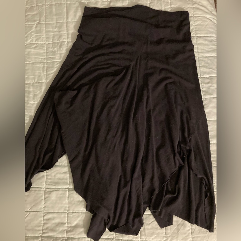 asymmetric hem skirt